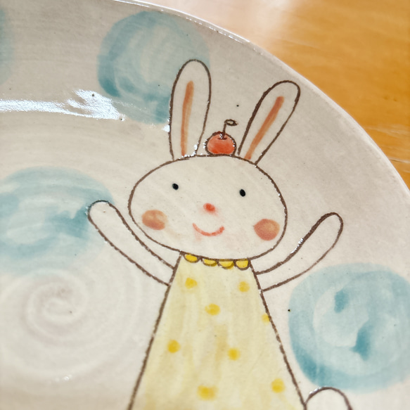 子ウサギの水玉お皿② 2枚目の画像