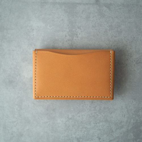 本革》出し入れしやすいレター型名刺入れ・カードケース（キャメル