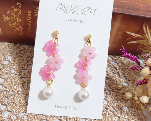 ピンクフラワーレジン×スパンコール♡花びら ピアス イヤリング お得，100%新品 ピンクフラワーレジン×スパンコール花びら ピアス