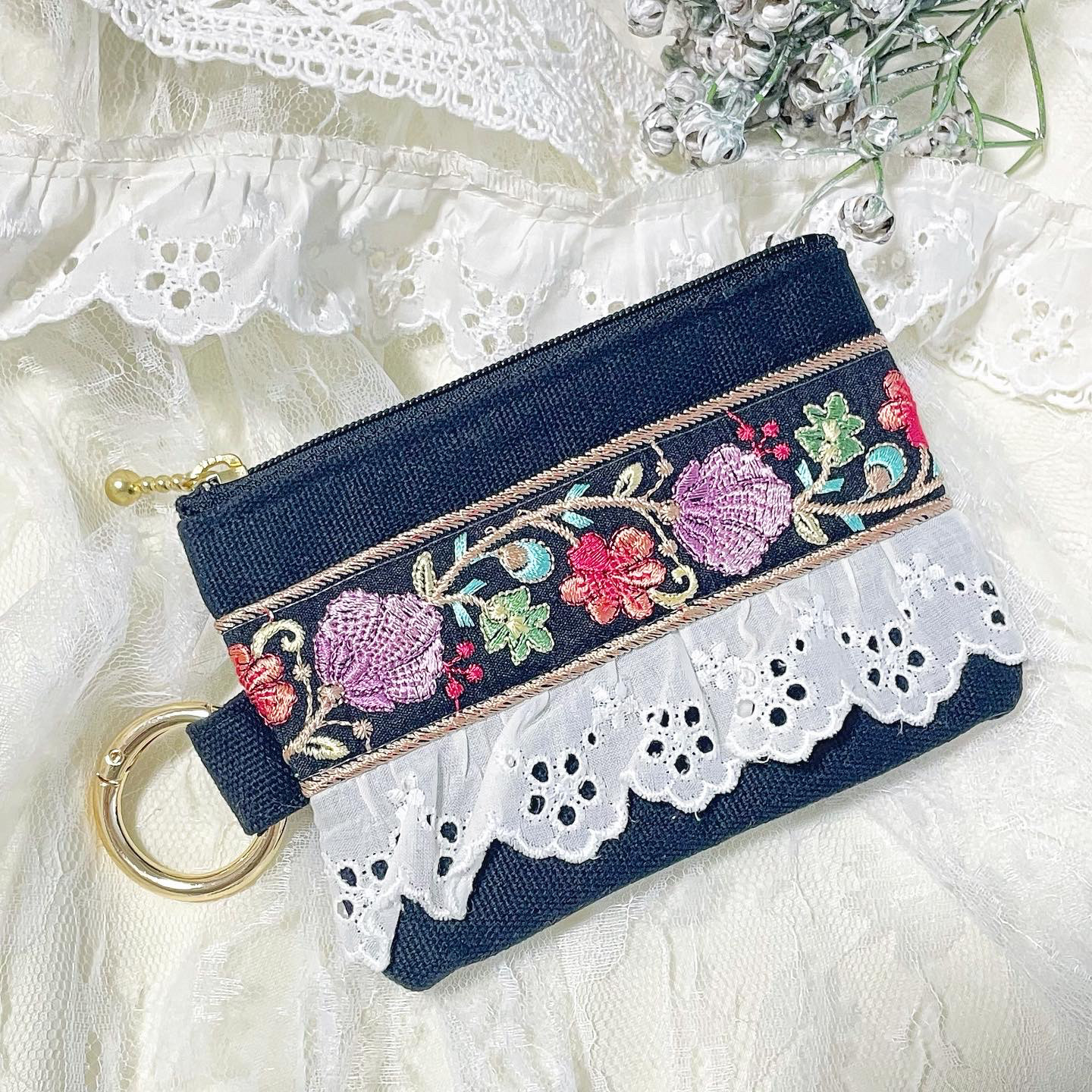 奈々さま専用☺︎ 刺繍　ファスナーポーチ　ハンドメイド　お薬ポーチ　手刺繍