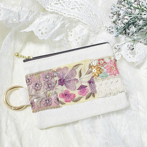 パッチワーク・カラビナ付きファスナーポーチ〘インド刺繍リボン