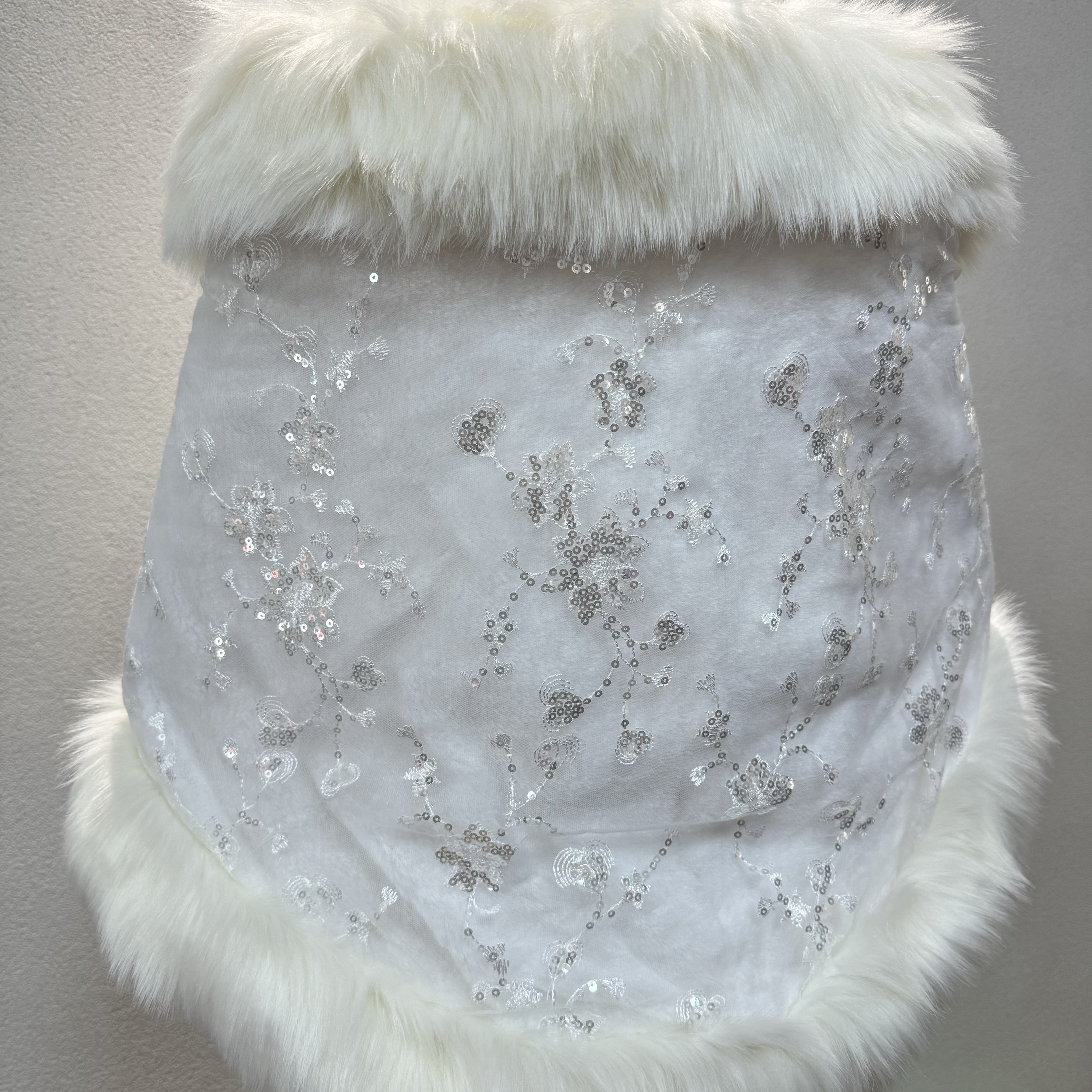 高評価続出！美しいケープ　ホワイト　ラメ入り　ふわふわモケット　取り外し可能　ウェディングドレス前撮り　花嫁挙式二次会