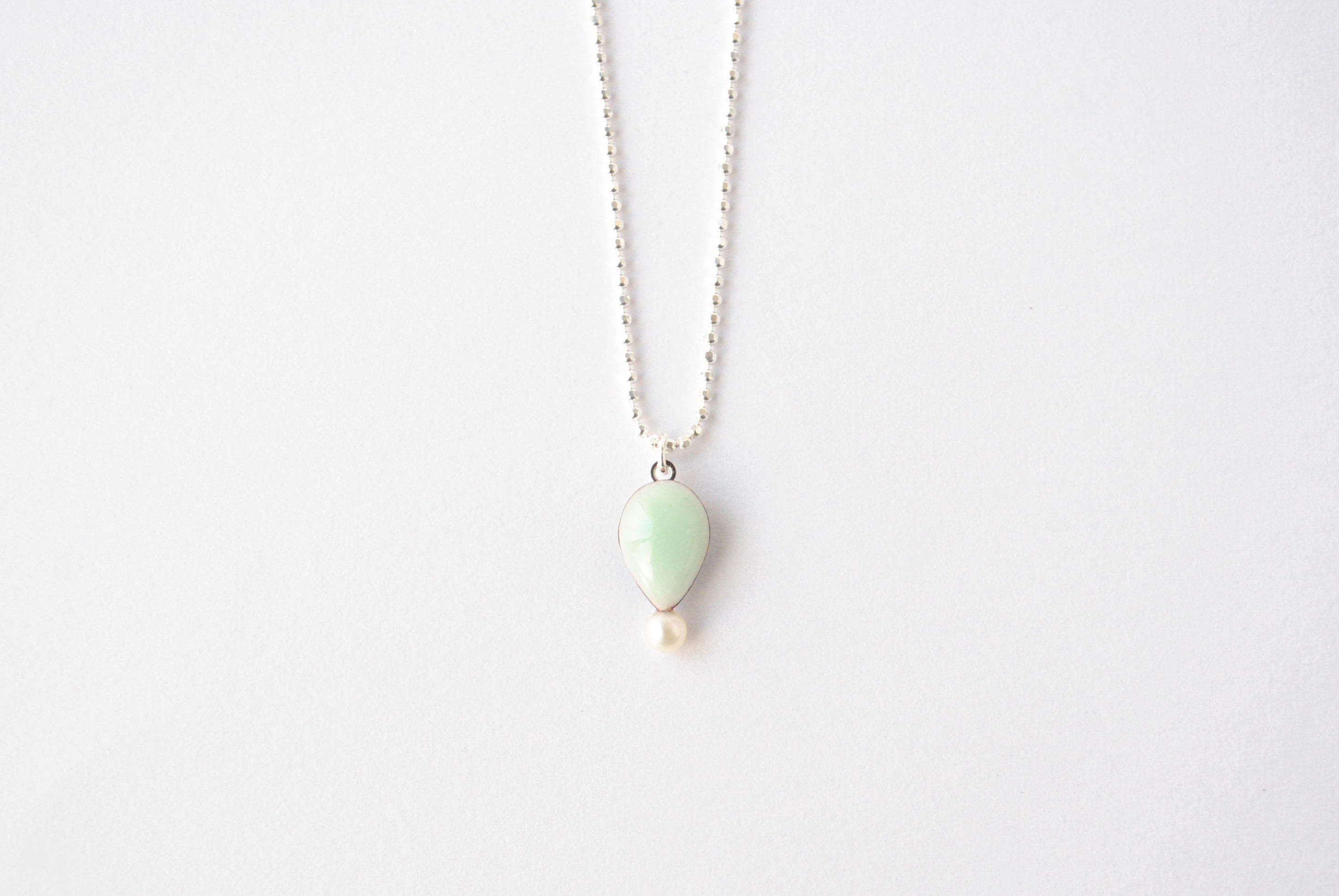 七宝焼「さかさしずくとパールのネックレス〜mint green〜」