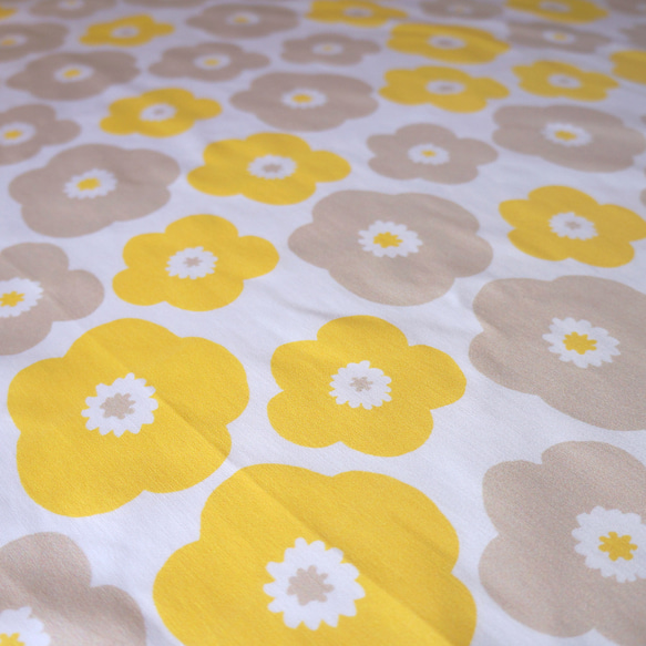 【139×98cm】サテン生地（オーガニックコットン）poppy（yellow & beige） 4枚目の画像