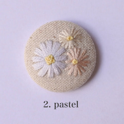 【手刺繍】春のお花畑　(中)／ベージュリネン 【ヘアゴム/ブローチ】 3枚目の画像