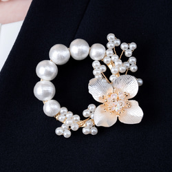 プレシャスゴールドフラワーと小枝パールのブローチ　卒業式 入学式　フォーマル　パール 6枚目の画像