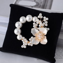 プレシャスゴールドフラワーと小枝パールのブローチ　卒業式 入学式　フォーマル　パール 3枚目の画像
