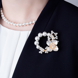 プレシャスゴールドフラワーと小枝パールのブローチ　卒業式 入学式　フォーマル　パール 2枚目の画像