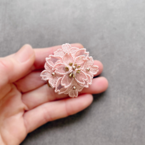 2way 桜刺繍ブローチ(ピンク)【受注制作】 ブローチ jumelle
