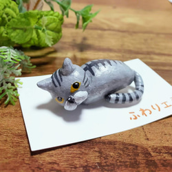 サバトラ猫　置物　石塑粘土　猫　ネコ　ねこ　ミニ置物　ミニオブジェ　オブジェ 1枚目の画像