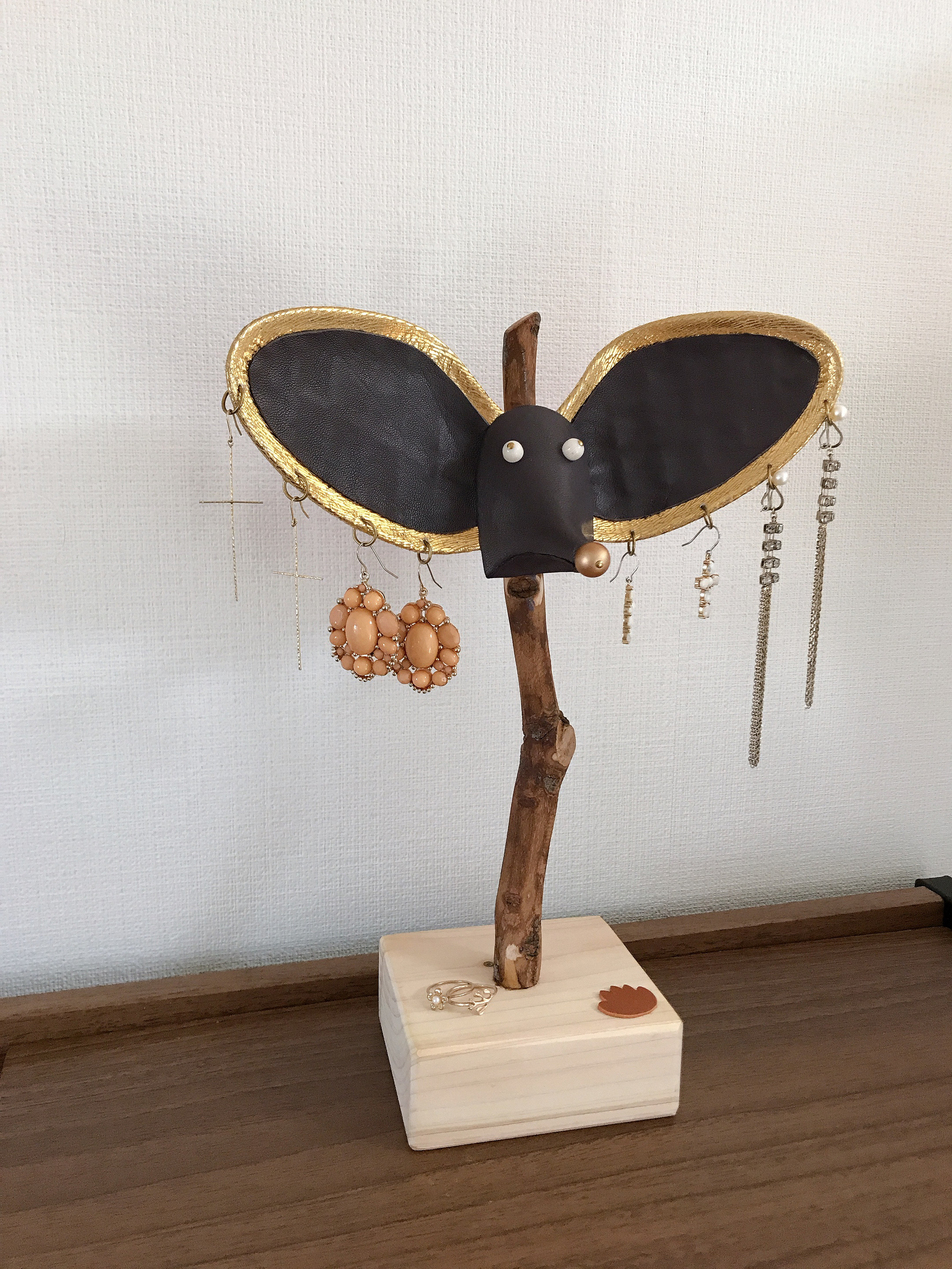 ゾウのピアススタンド