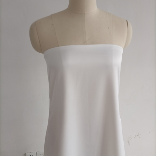 エレガント ワンピース オフホワイト ベアトップ 揺らめく裾 細見え  