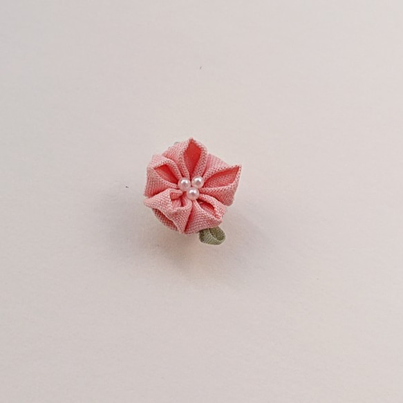桃の花　のマスクチャーム　つまみ細工（マスククリップ/マグネット） 2枚目の画像