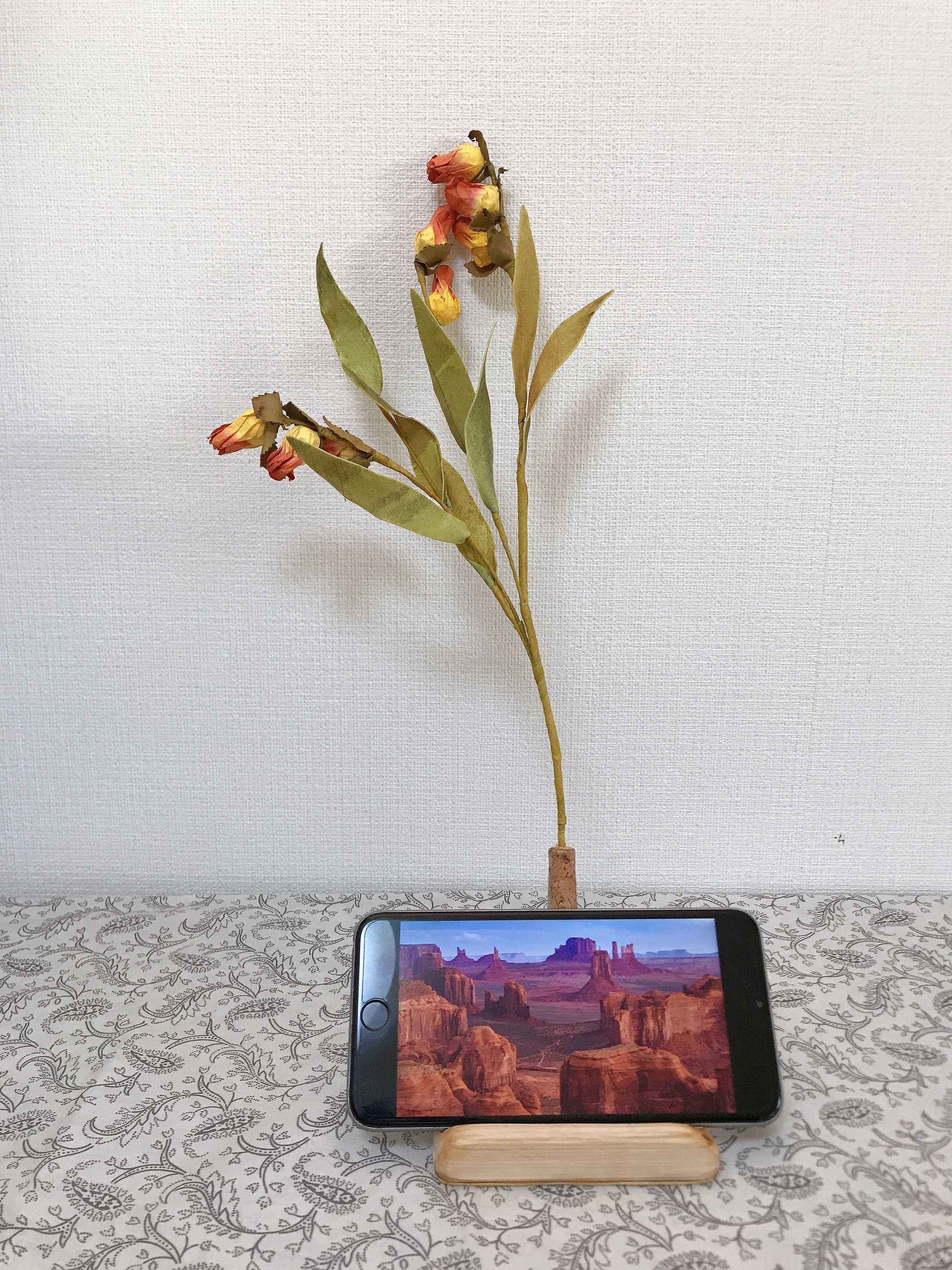 スマホスタンド　 コルク