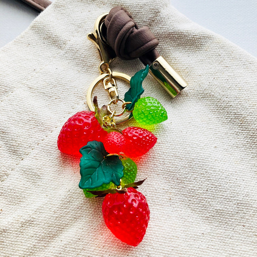 鈴なりいちごのキーホルダー キーホルダー sorarium 通販 17216249