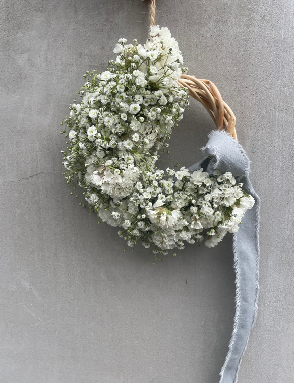 かすみ草とスターチスのハーフリース リース 826days 通販｜Creema  