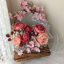 ずっときれい！ラナンキュラスと桜とベリーのかごアレンジメント　母の日　インテリア　玄関　プレゼント 3枚目の画像