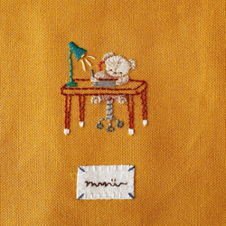 アメリカンレトロな手刺繍のポーチ『お勉強くまちゃん』くまちゃんの刺繍ポーチ・小物入れ 3枚目の画像