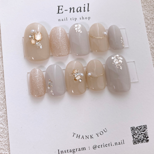 オフホワイトとブルーグレーの上品ネイル♡ シンプル ブライダル 結婚