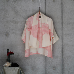 桜色　絞りのチュニックブラウス/フリーサイズ　ストール付き　着物リメイク 1枚目の画像