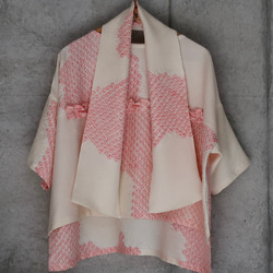桜色　絞りのチュニックブラウス/フリーサイズ　ストール付き　着物リメイク 3枚目の画像
