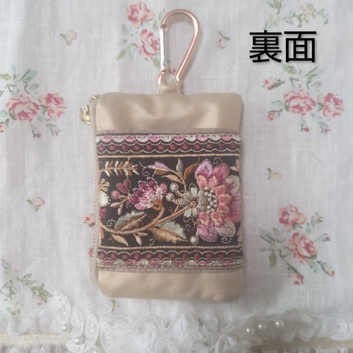 【メろンぱンな】刺繍　ポーチ　キャンディポーチ　ハンドメイド　ファスナー カラビナ付きキャンディポーチ＊インド刺繍ミニポーチ＊内ポケットあり