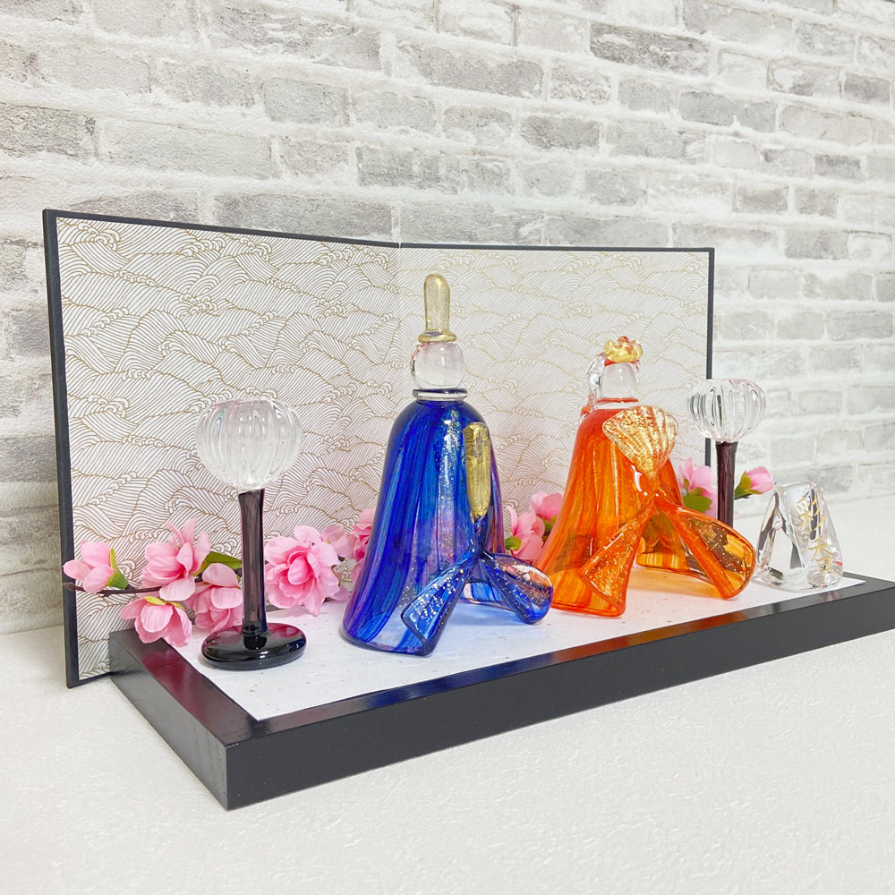 美しい金箔色ラインお雛様★飾りオプション色々ある雛人形（ひな人形）《箱入り・黒のぬり板つき》