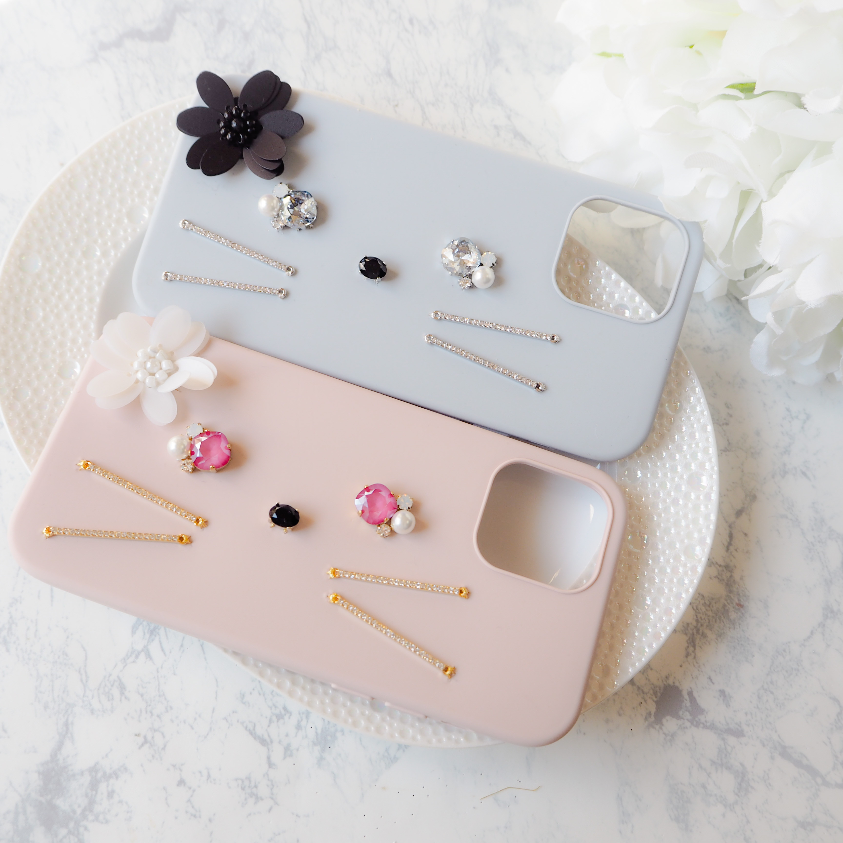 にゃんこビジュースマホカバー　猫スマホカバー　子猫　ビジューとパール