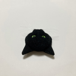 羊毛フェルト 猫ブローチ 黒猫 4枚目の画像