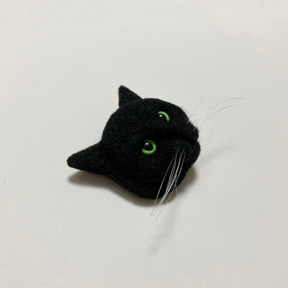 羊毛フェルト 猫ブローチ 黒猫 3枚目の画像