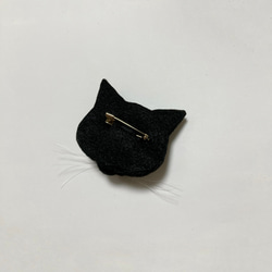 羊毛フェルト 猫ブローチ 黒猫 5枚目の画像