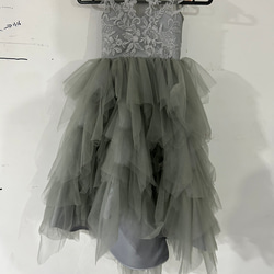 法式灰色洋裝兒童洋裝精緻蕾絲荷葉邊荷葉邊正面寫真 第1張的照片
