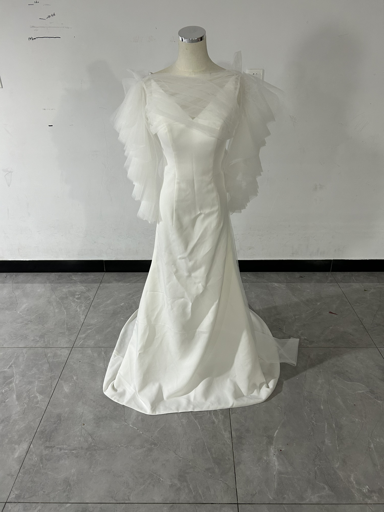 人気上昇！ウェディングドレス ホワイト キャミソール ショール パール 結婚式/前撮り