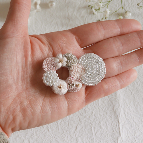 ★ハンドメイド ビーズ刺繍ブローチ ピモ様ご確認用★ Piece (ピース) 刺しゅうキット 『K.omono (コモノ) hanabadtake