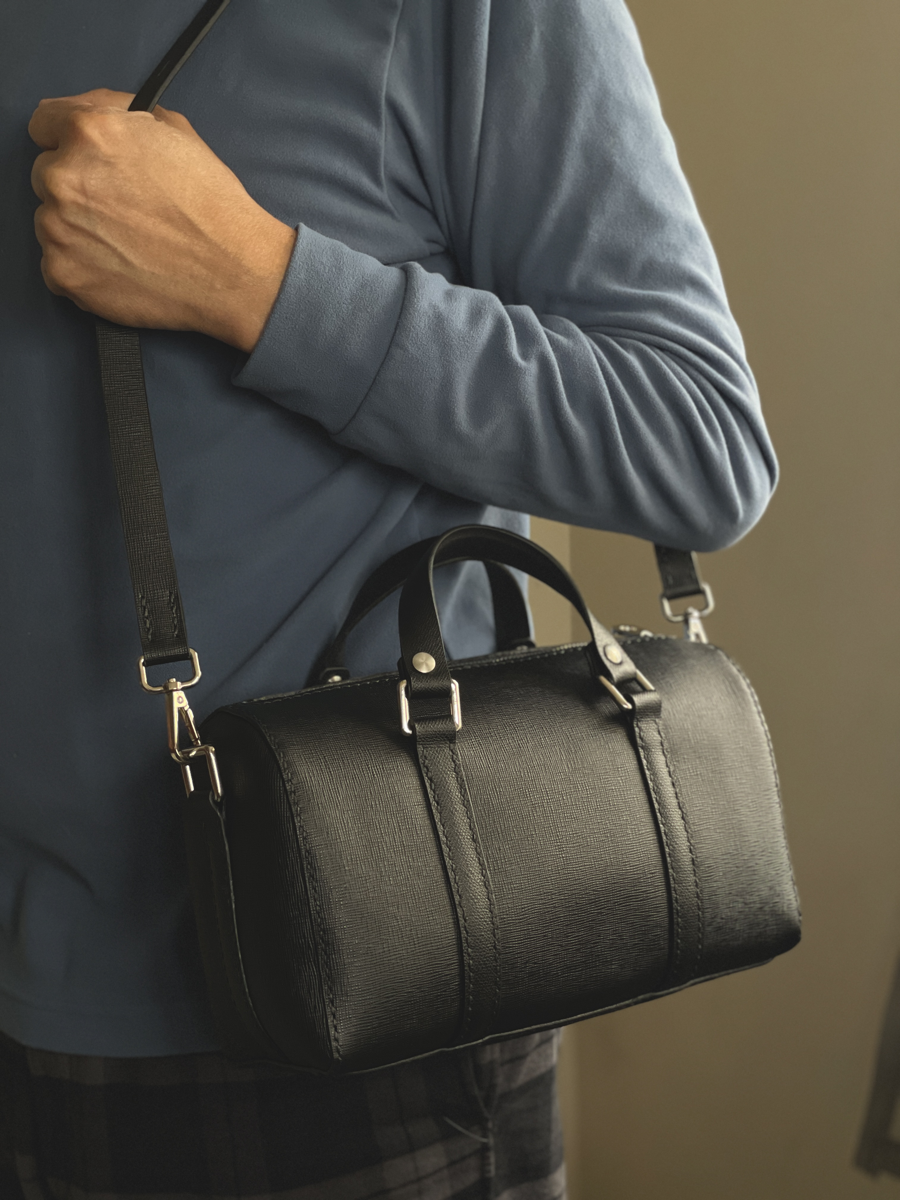 zemoneni ハンドメイド牛革ビンテージシリンダーバッグトラベラーハンドバッグショルダーブラック