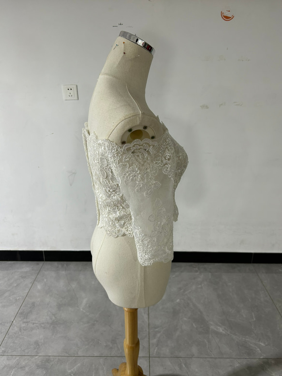ボレロ オフホワイト くるみボタン トップス 美しい花レース ウエディングドレス 4枚目の画像