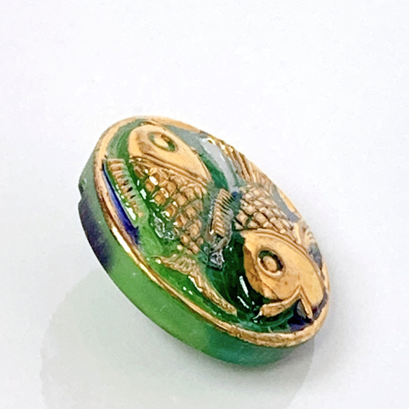 チェコガラスボタン　魚　青/緑/ゴールド　18ｍｍ　 3枚目の画像