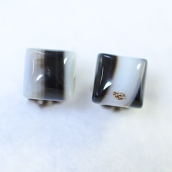 （獨一無二的商品/特賣場）條紋縟瑪瑙方形耳環（6 毫米，鈦柱） 第1張的照片