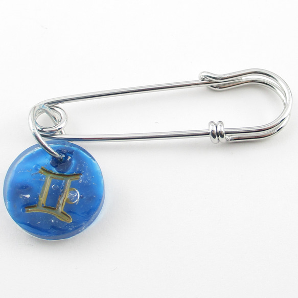 ジェミニなあなたがクォーツに二度映るよう、ふたご座のように身を寄せています♪<身近なピンブローチ>SB1011 3枚目の画像