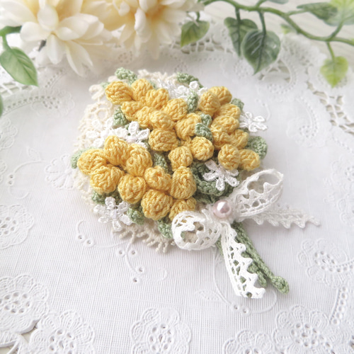レース編み ミモザの小さなブーケのブローチ ブローチ 花てまり 通販