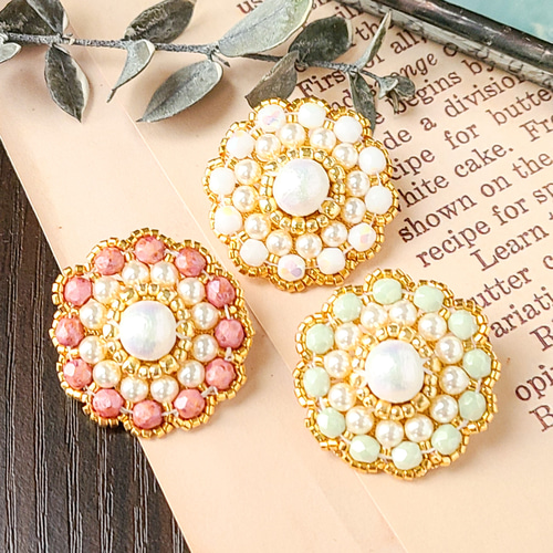 コットンパールxチェコビーズ 春色ビーズブローチ【ホワイト・ピンク