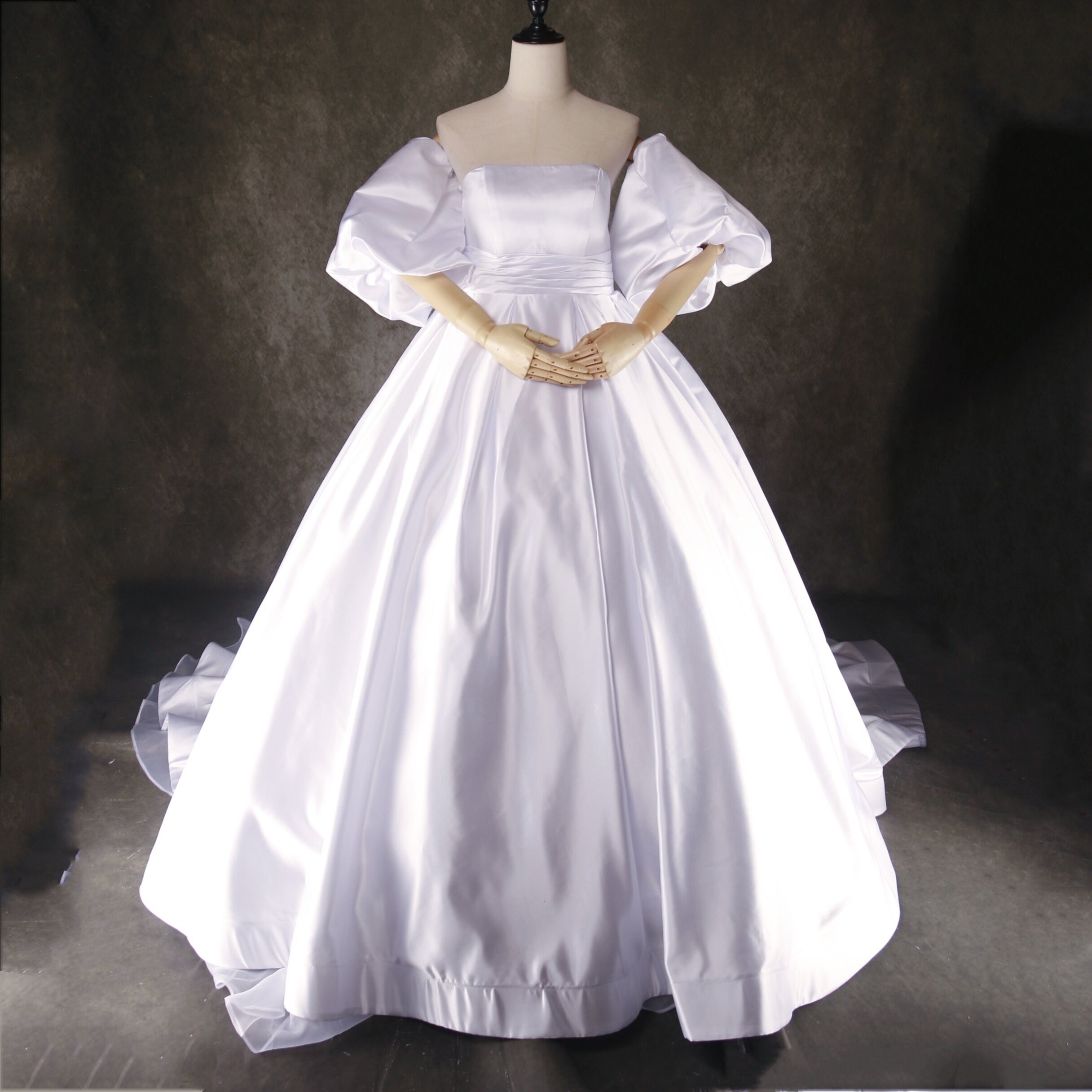 送料無料！ウエディングドレス パフスリーブ  光沢感   Aライン  スリット  結婚式   マタニティ