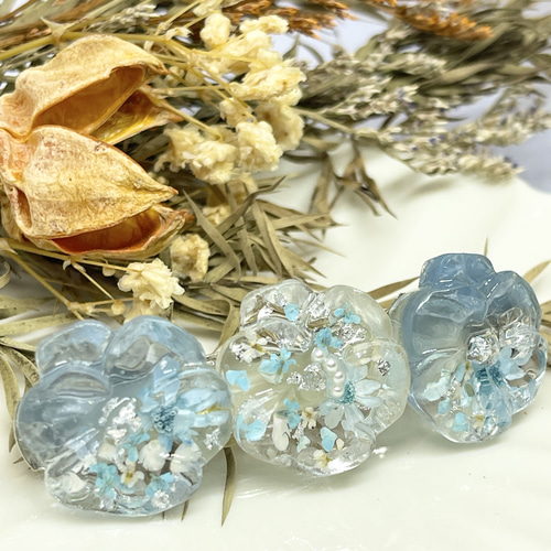 一点もの 水色お花バレッタ レジンヘアアクセサリー バレッタ Rana