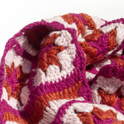 手作りのかぎ針編みウールスカーフ、花かぎ針編みシルクスカーフ、かぎ針編みスカーフ、手織りシルクスカーフ - ブルーミングメリノ 7枚目の画像