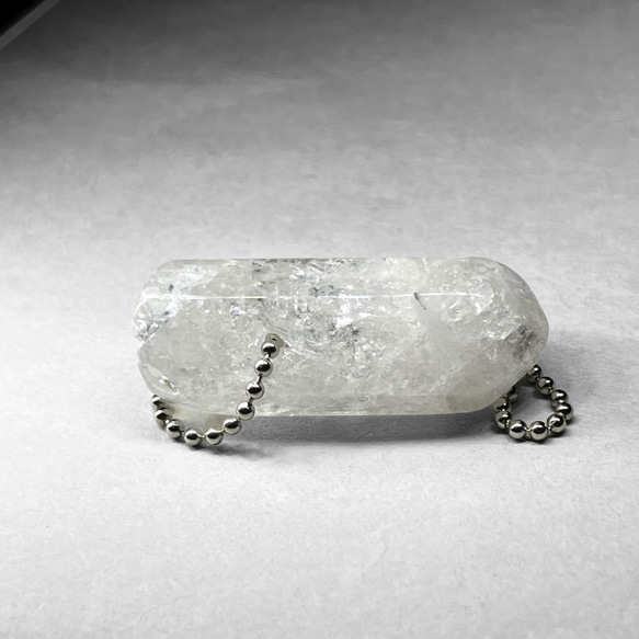 half polished crystal keychain/ハーフポリッシュキーホルダー8(クラック・レインボーあり) 2枚目の画像