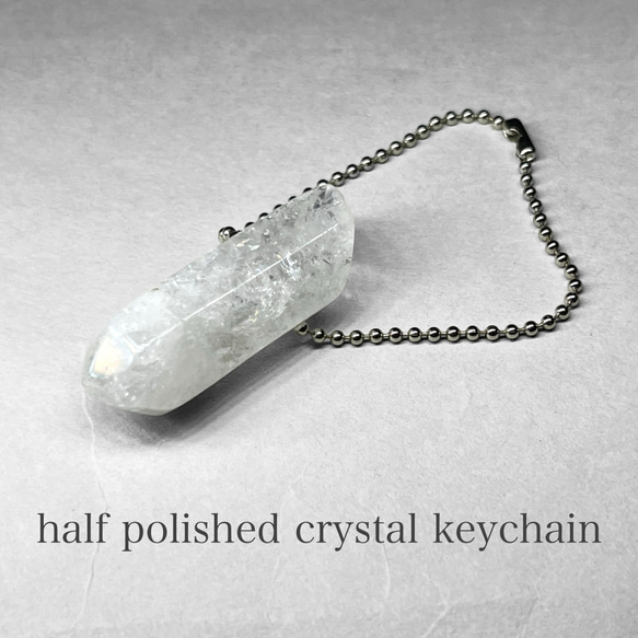 half polished crystal keychain/ハーフポリッシュキーホルダー8(クラック・レインボーあり) 1枚目の画像