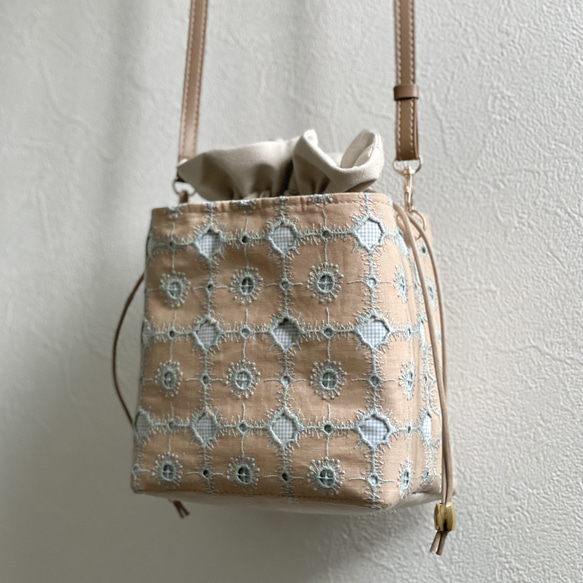⚮̈ミナペルホネン anemone beige ネリオバッグ あおり巾着バッグ 