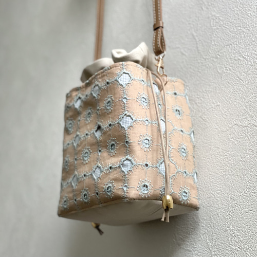 ⚮̈ミナペルホネン anemone beige ネリオバッグ あおり巾着バッグ 
