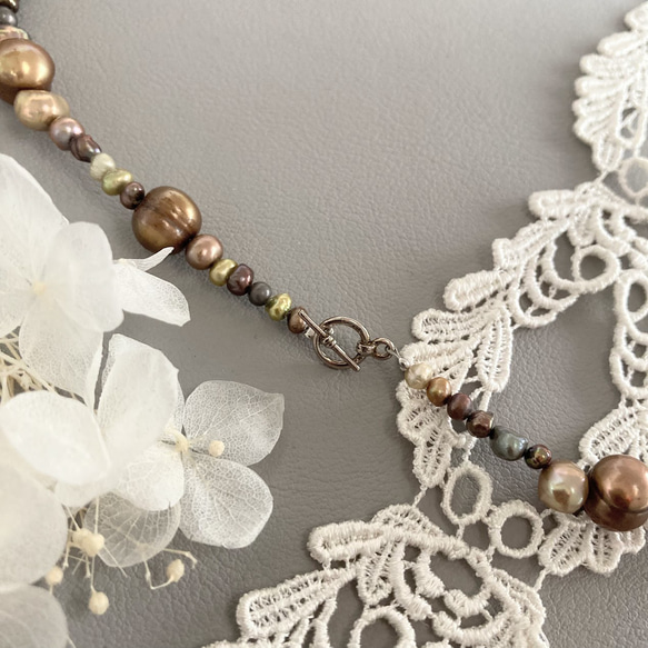 【ブロンズゴールド】バロック淡水真珠のロングネックレス 5枚目の画像