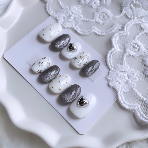 現品】 60 ネイルチップ ホワイト シルバー マグネット ミラー ハート